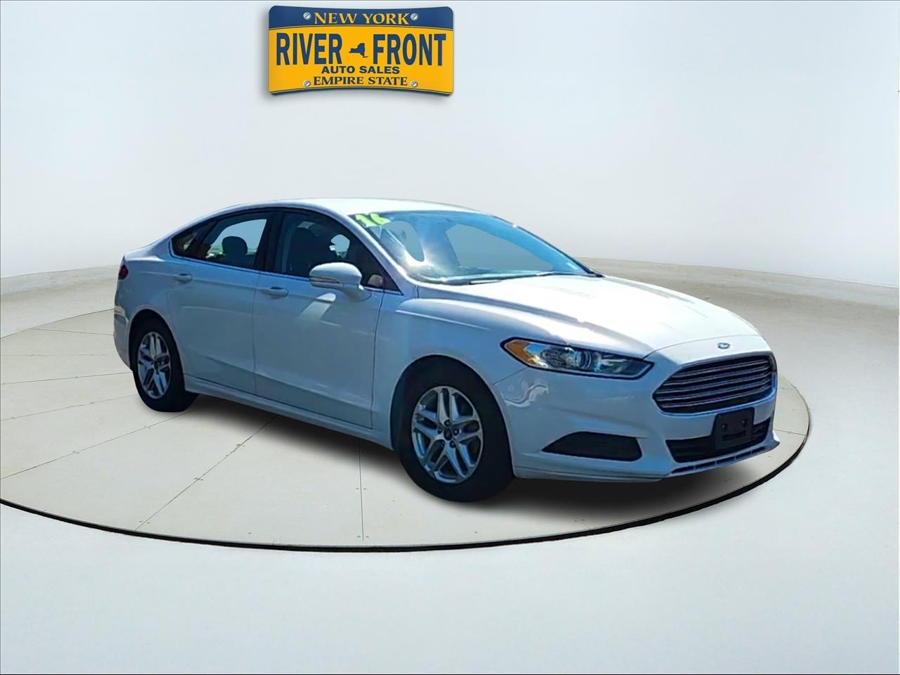 2016 Ford Fusion 4dr Sdn SE FWD