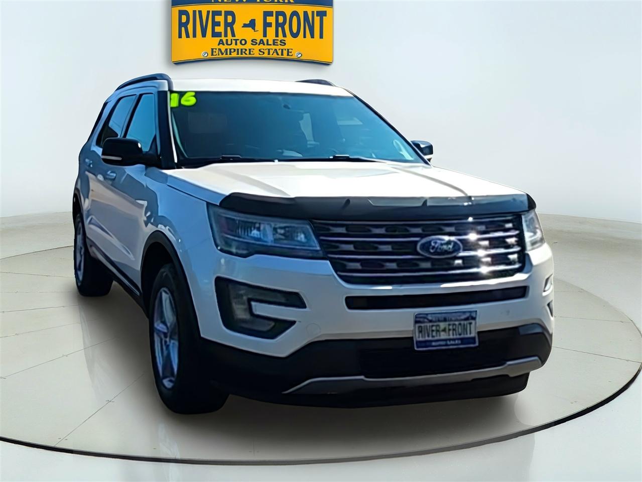 Ford Explorer photo 2