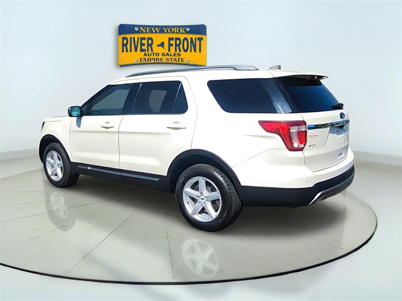 Ford Explorer photo 6