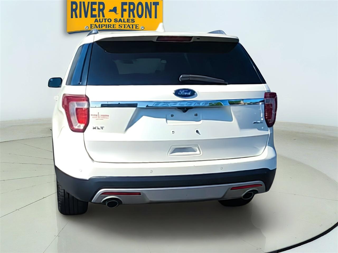 Ford Explorer photo 7
