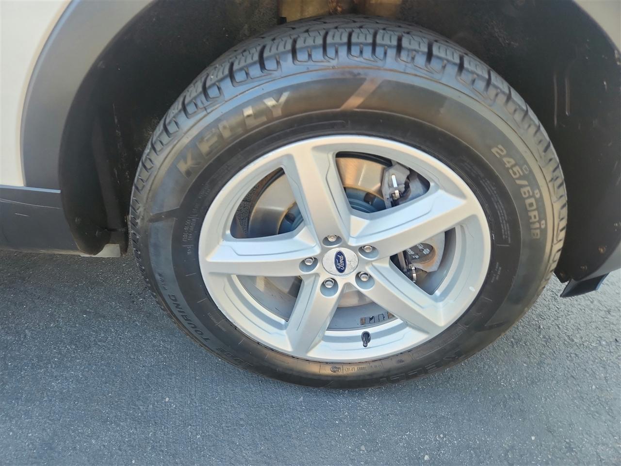 Ford Explorer photo 9