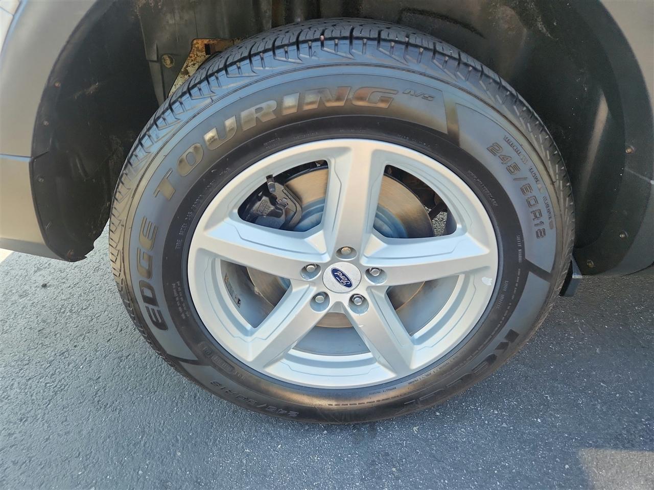 Ford Explorer photo 10