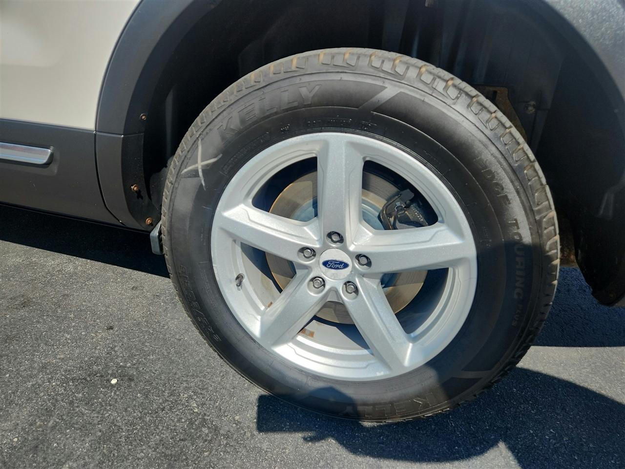 Ford Explorer photo 11