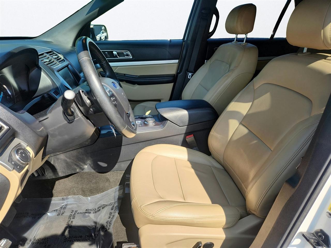 Ford Explorer photo 12