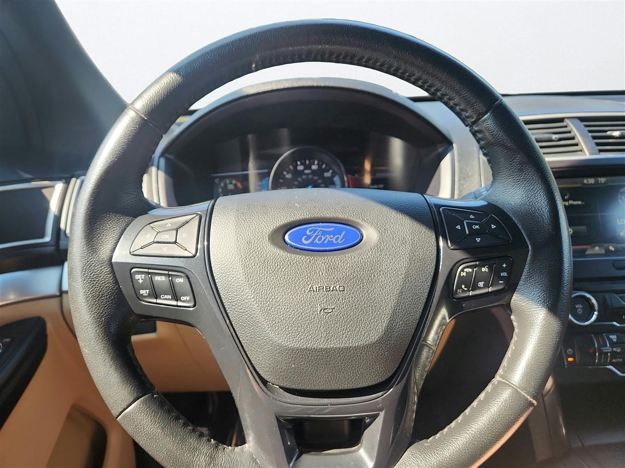 Ford Explorer photo 14