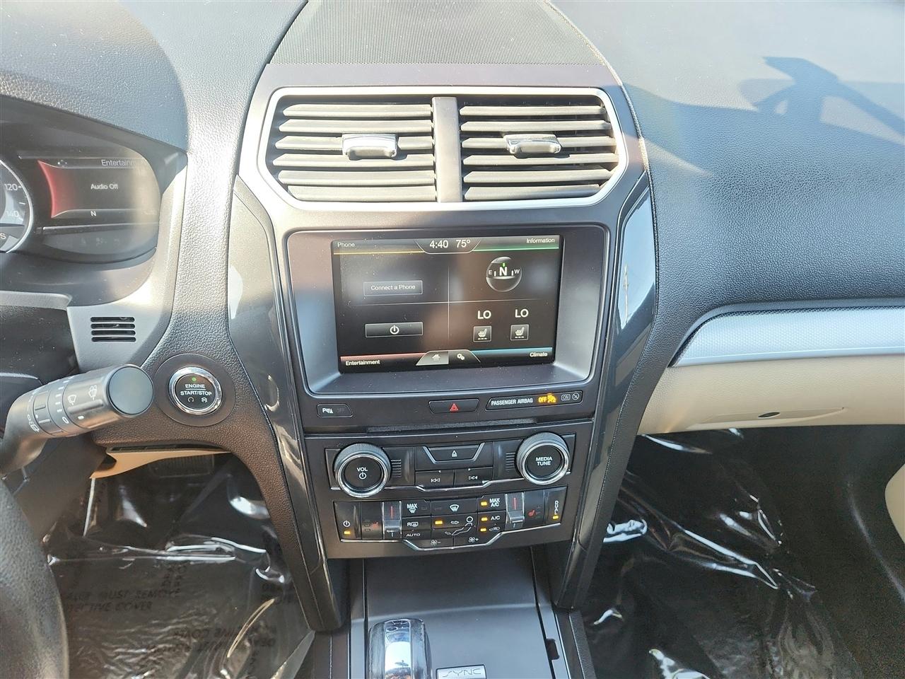 Ford Explorer photo 17