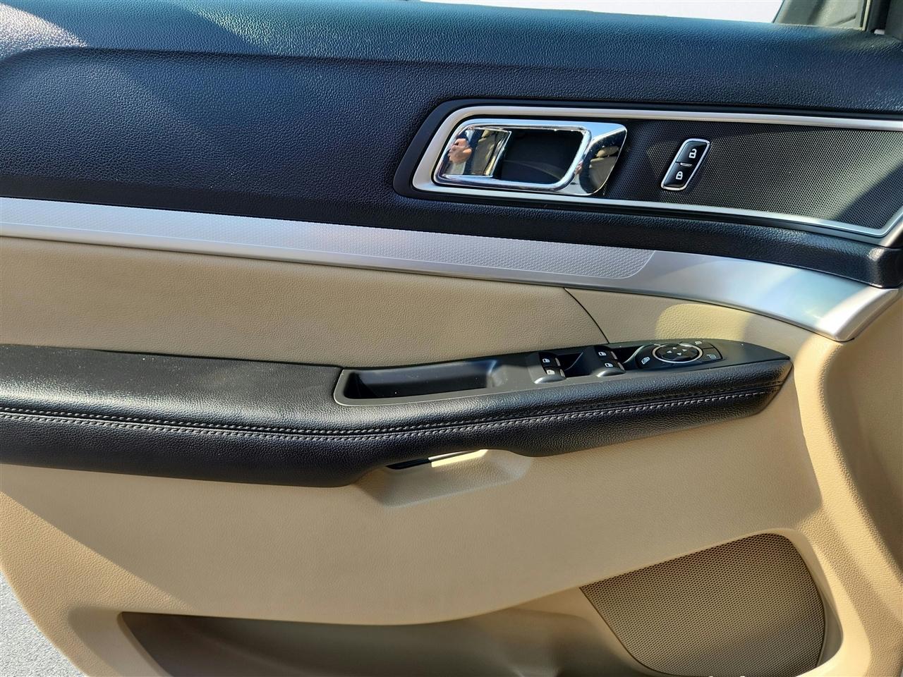 Ford Explorer photo 19