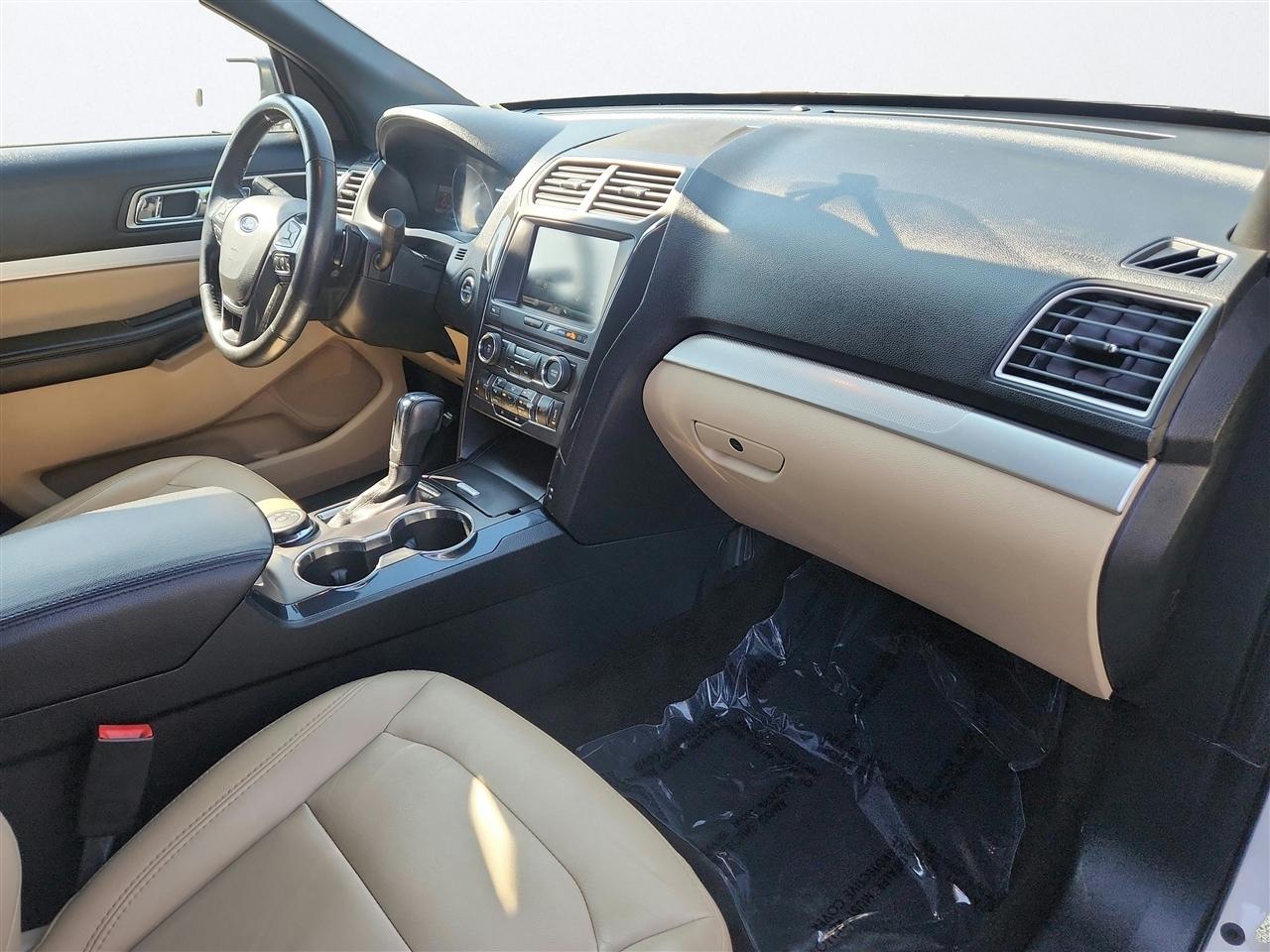 Ford Explorer photo 22