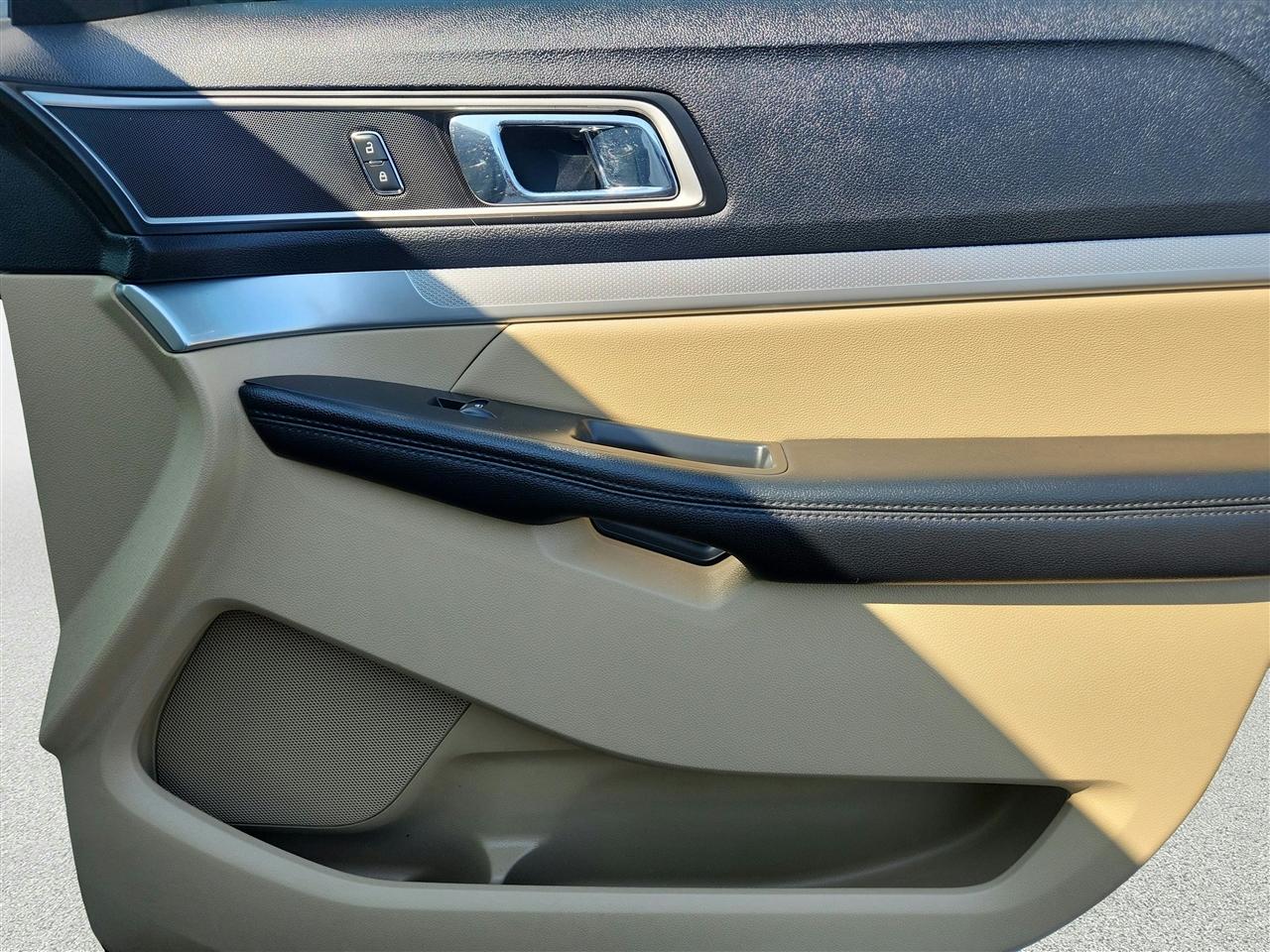 Ford Explorer photo 24