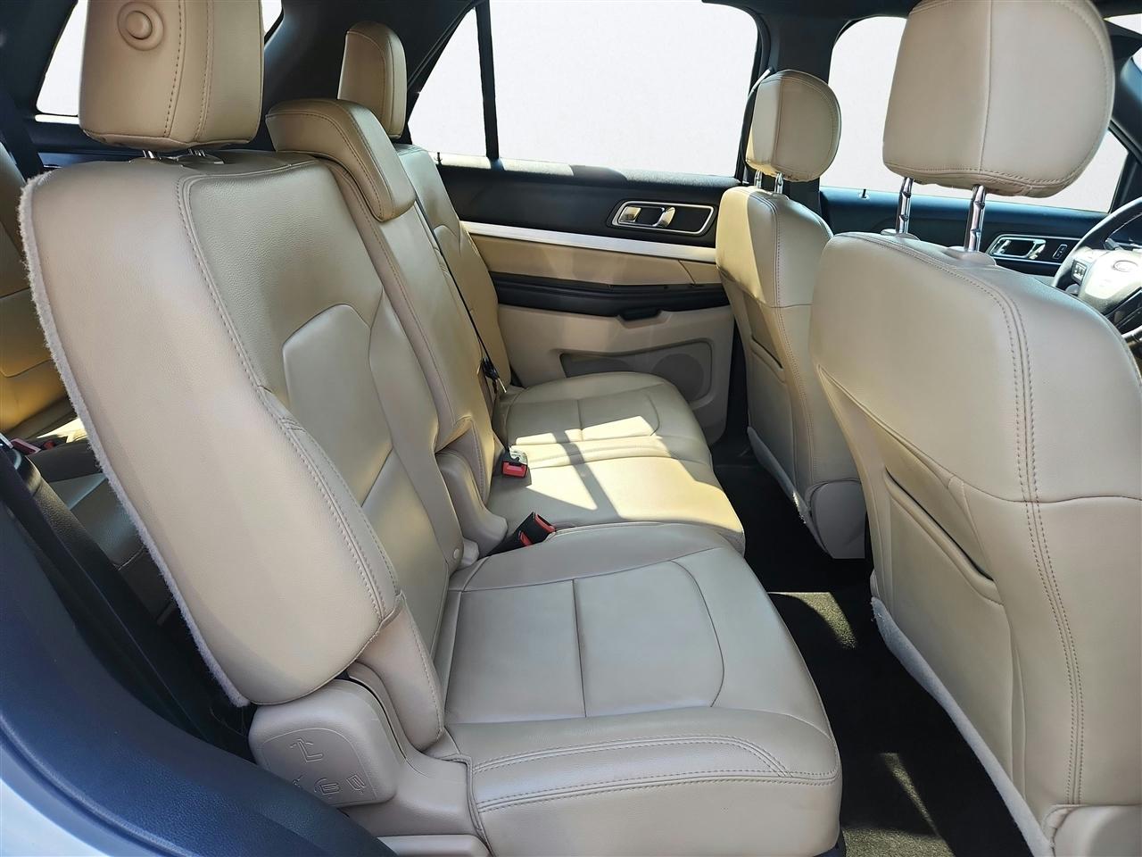 Ford Explorer photo 25
