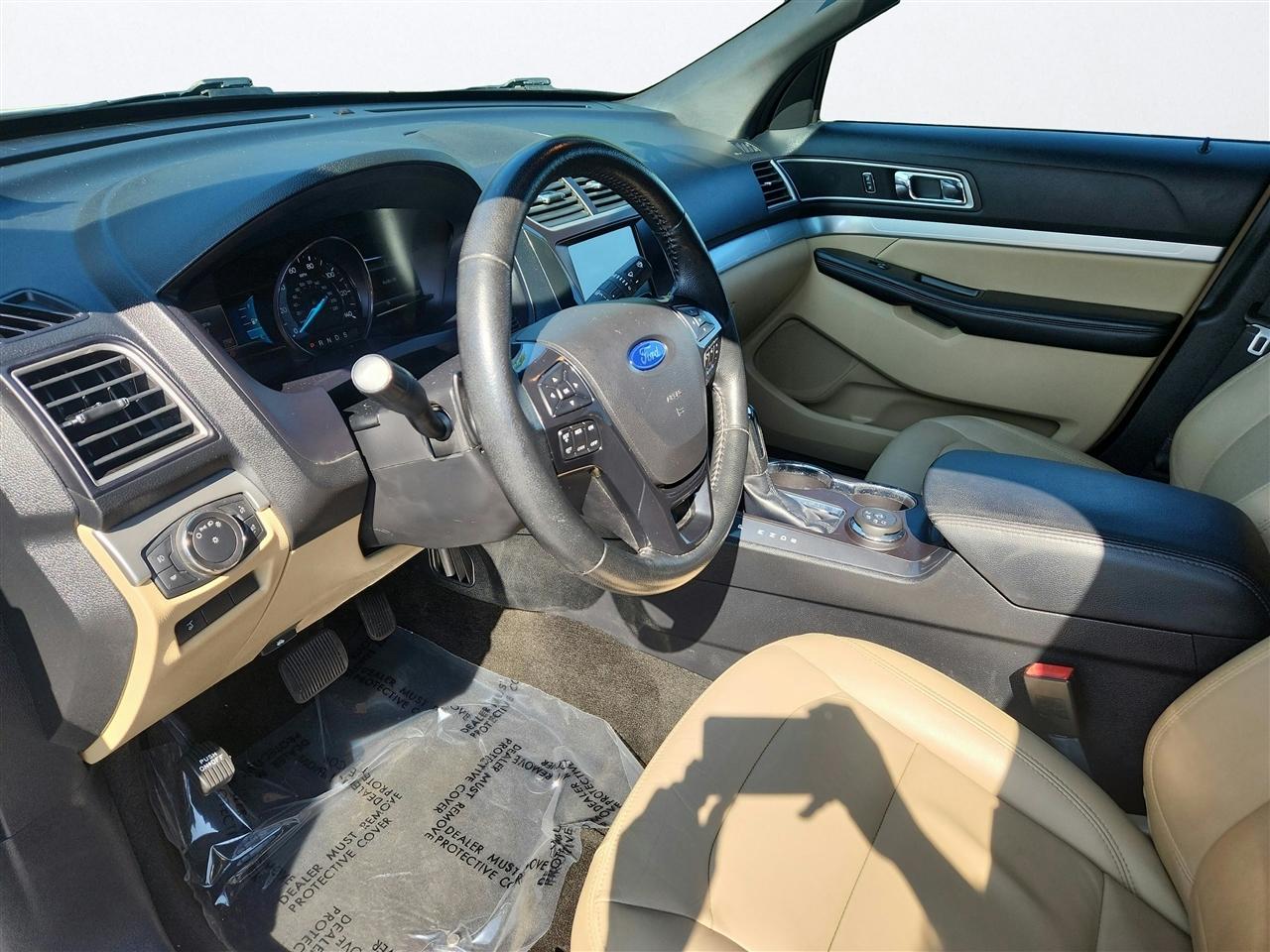 Ford Explorer photo 29