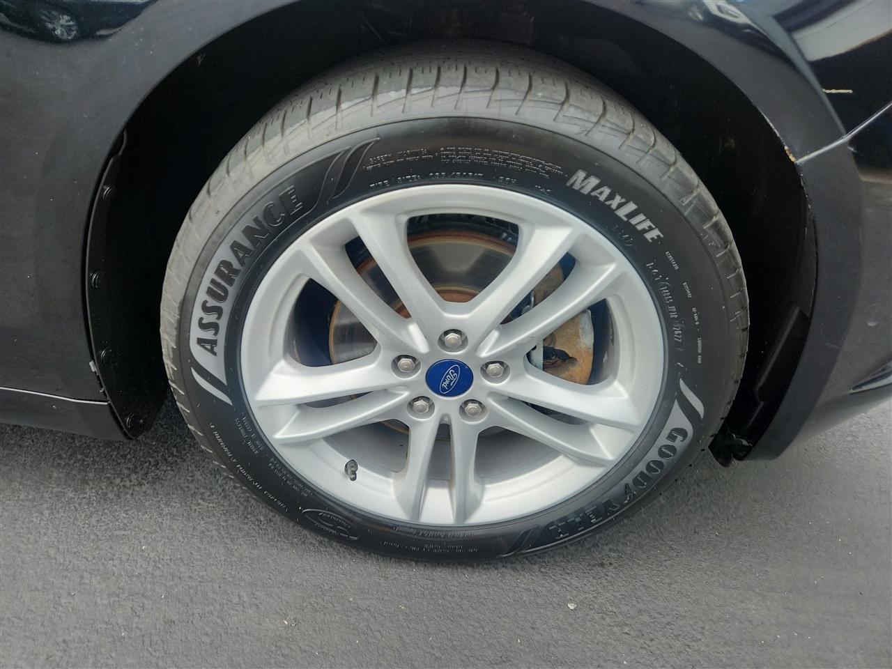 Ford Fusion photo 9