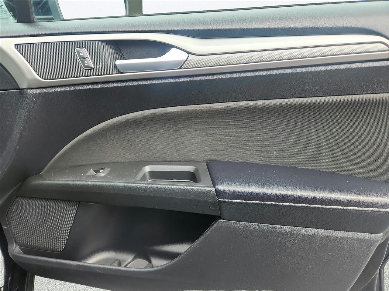 Ford Fusion photo 25