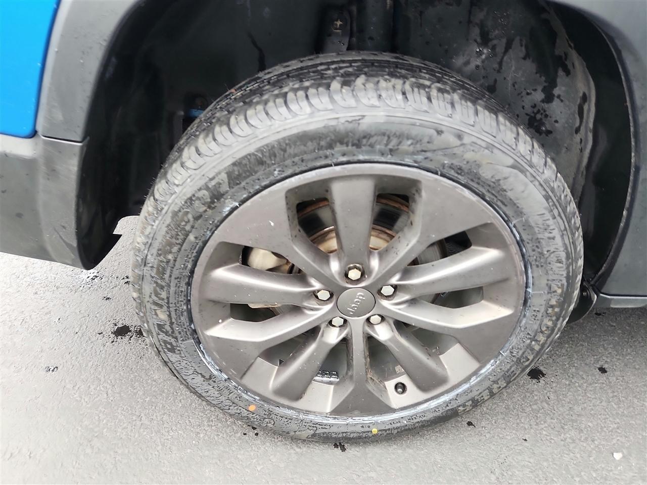 Jeep Cherokee photo 12