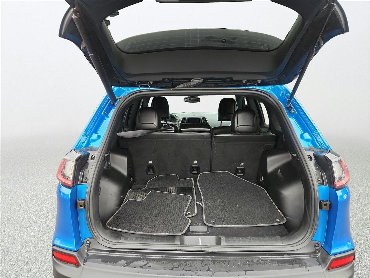 Jeep Cherokee photo 13