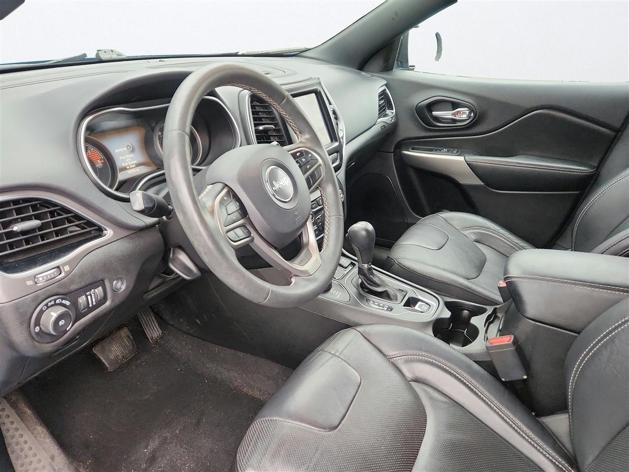 Jeep Cherokee photo 14