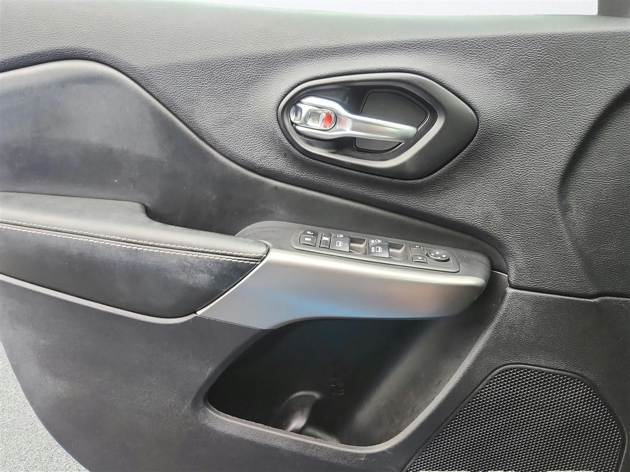 Jeep Cherokee photo 22