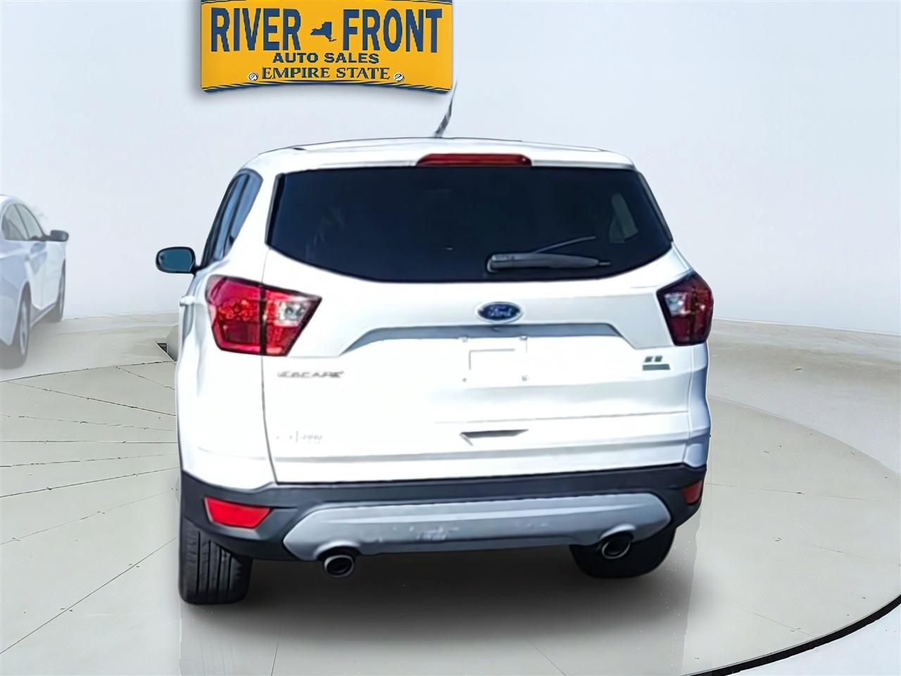 Ford Escape photo 8