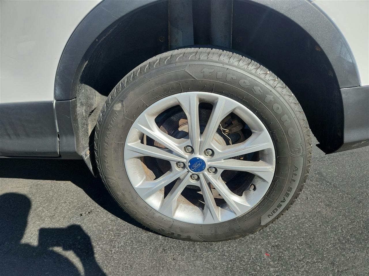 Ford Escape photo 9