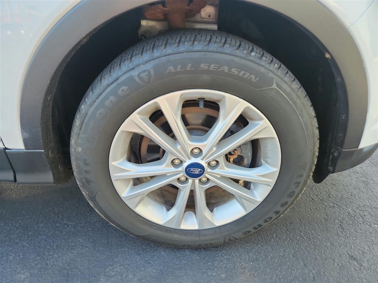 Ford Escape photo 11
