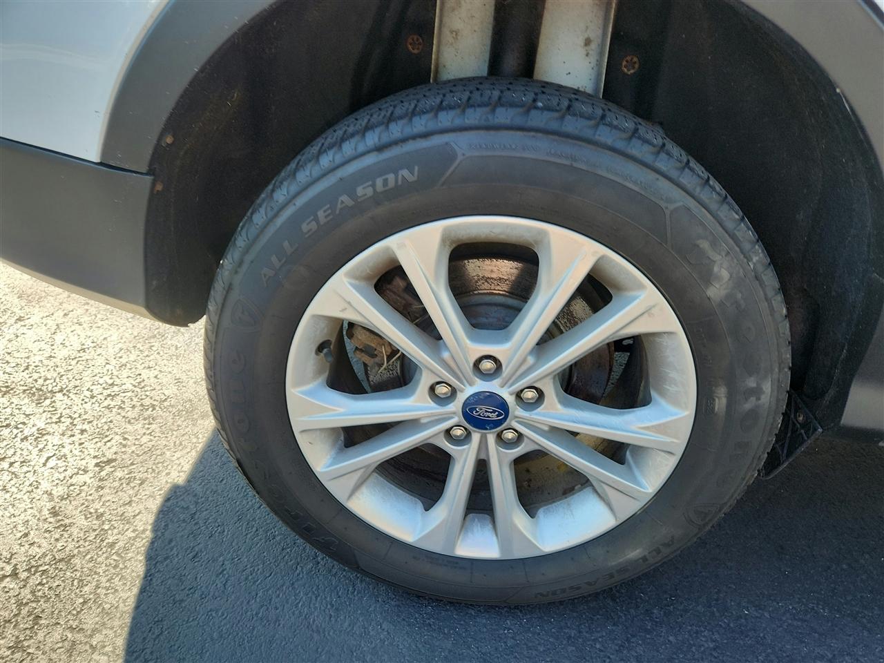 Ford Escape photo 12