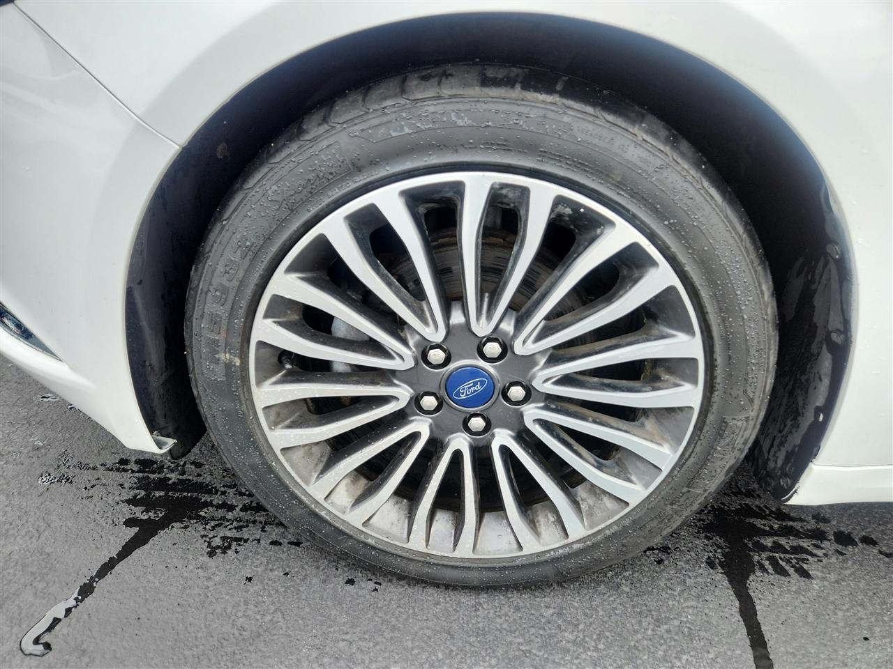 Ford Fusion photo 9