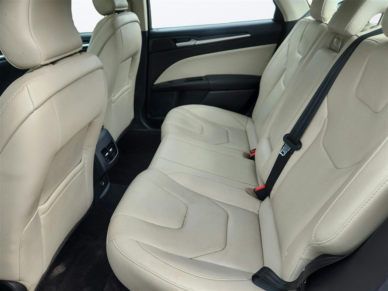 Ford Fusion photo 23