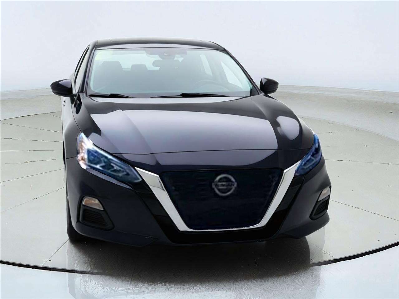 Nissan Altima photo 2