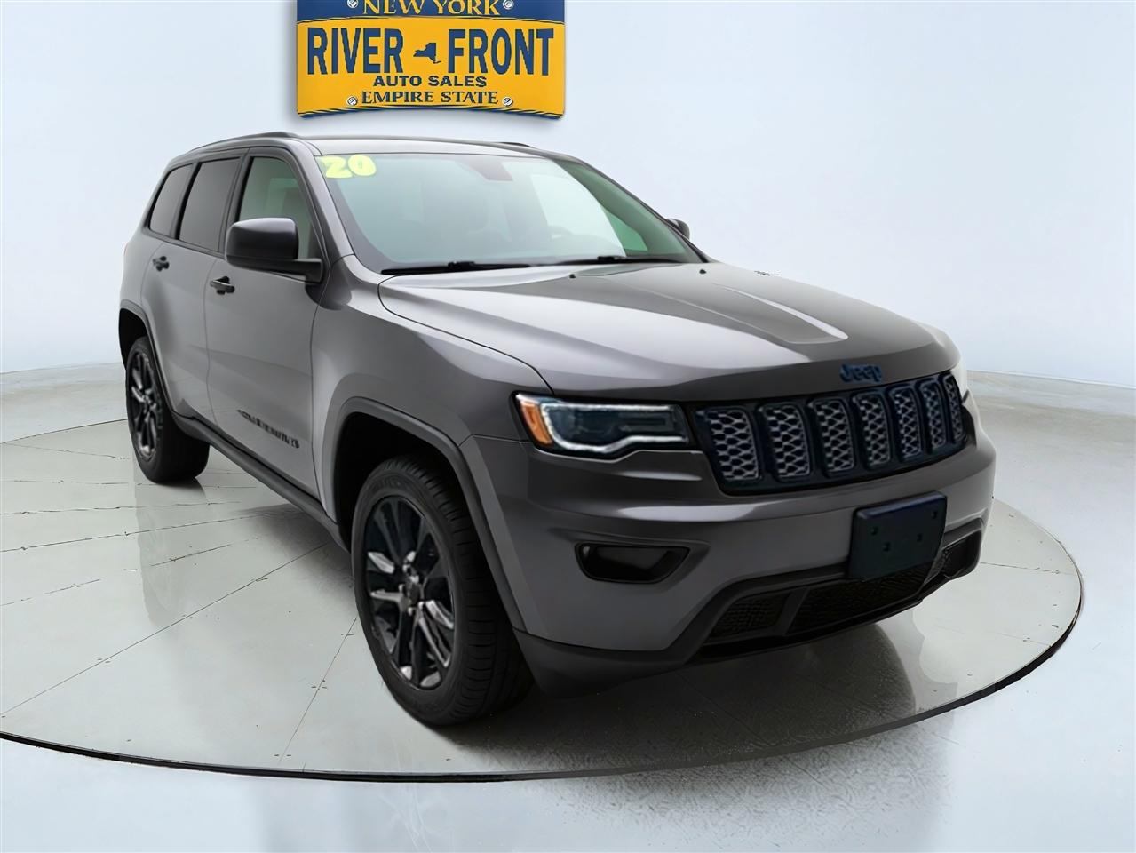 Jeep Grand Cherokee photo 2