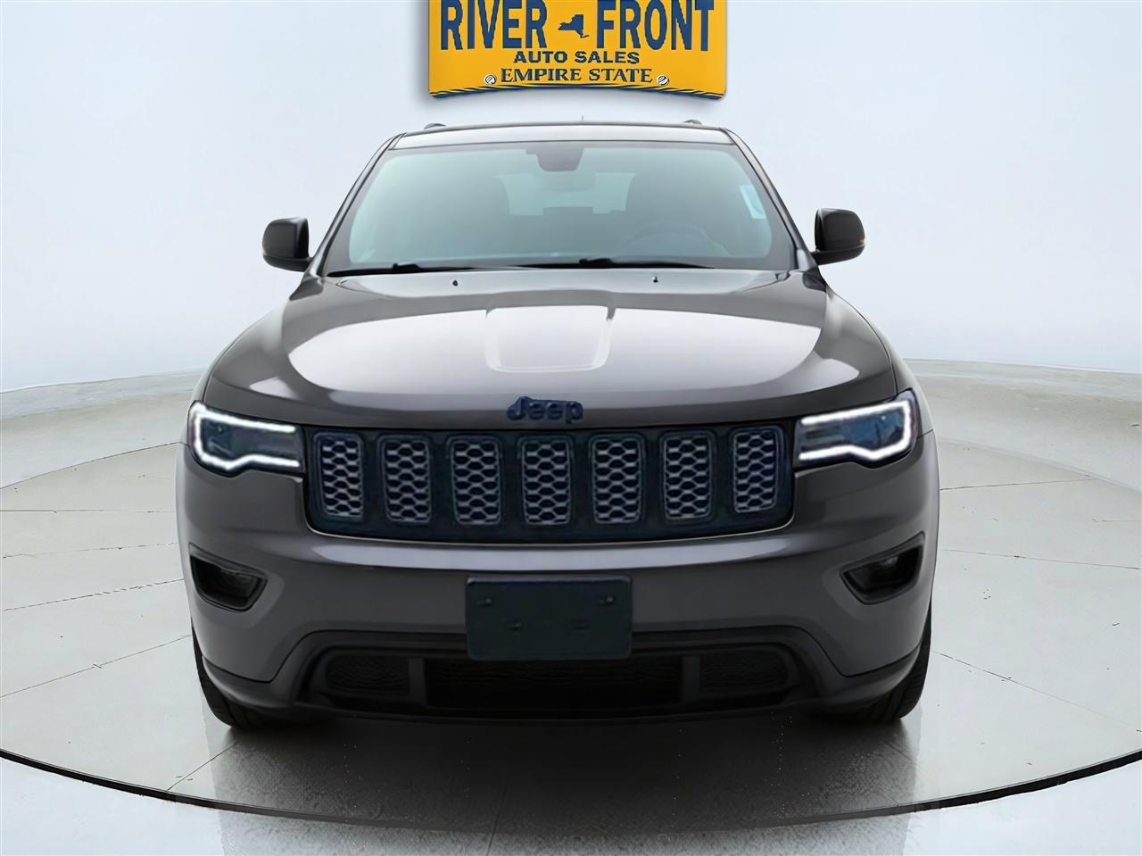 Jeep Grand Cherokee photo 3