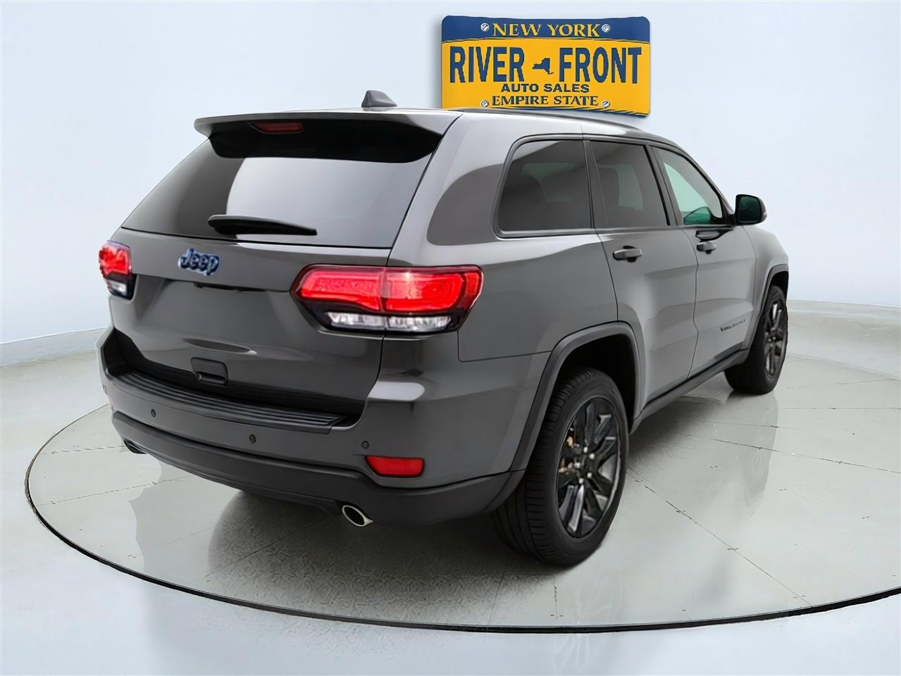 Jeep Grand Cherokee photo 8