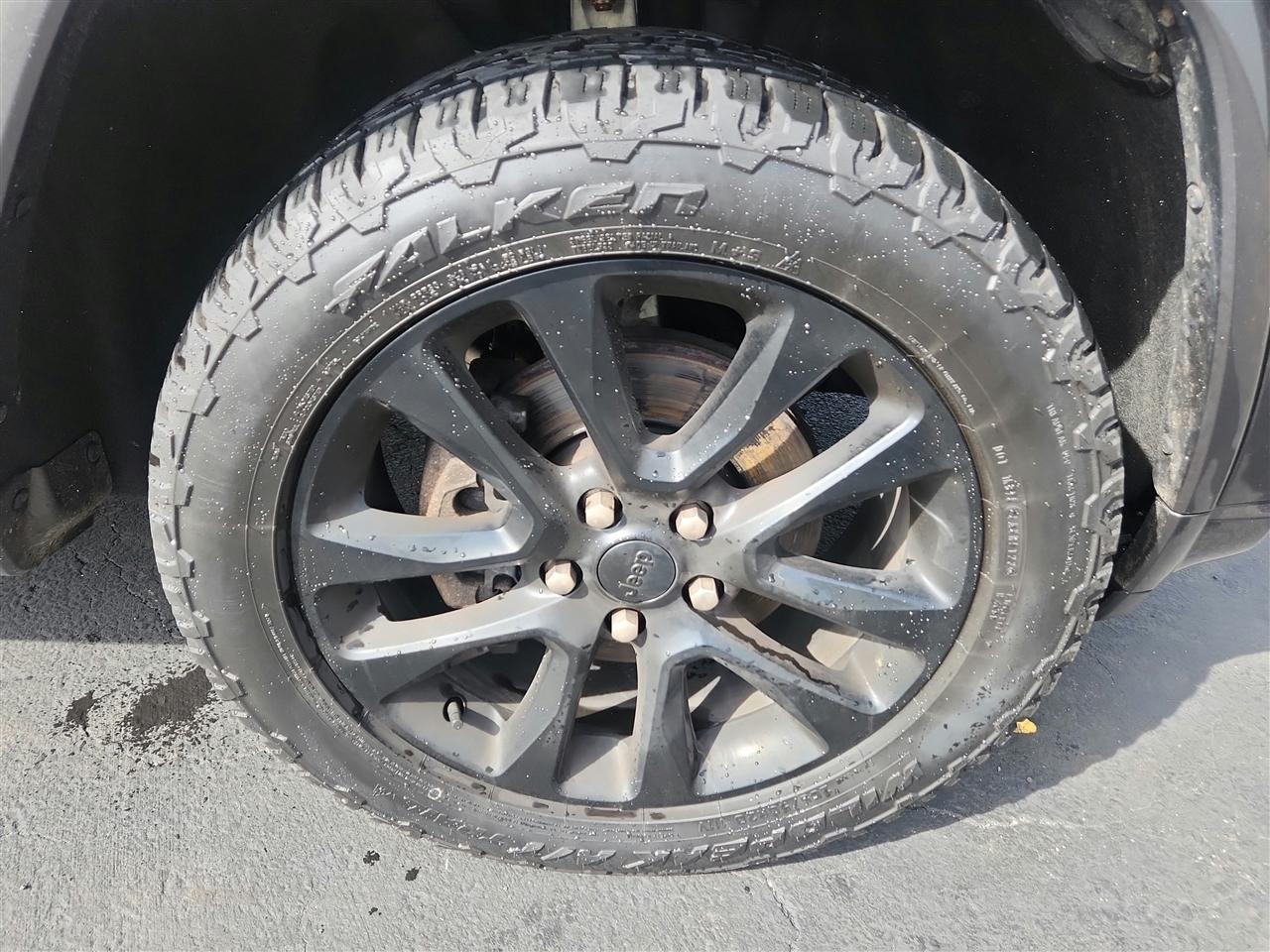 Jeep Grand Cherokee photo 9