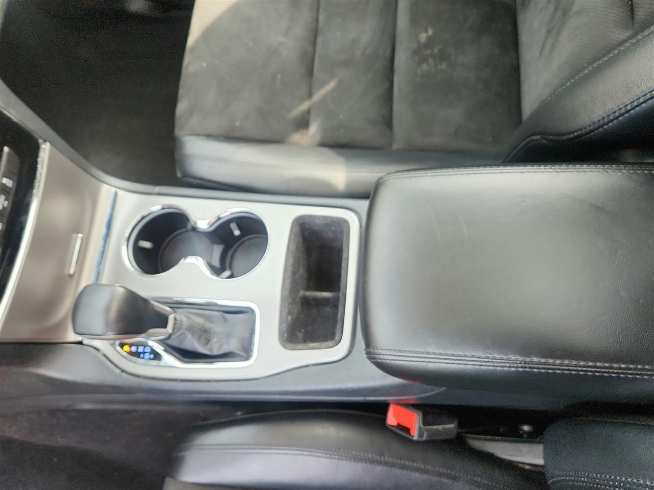 Jeep Grand Cherokee photo 19