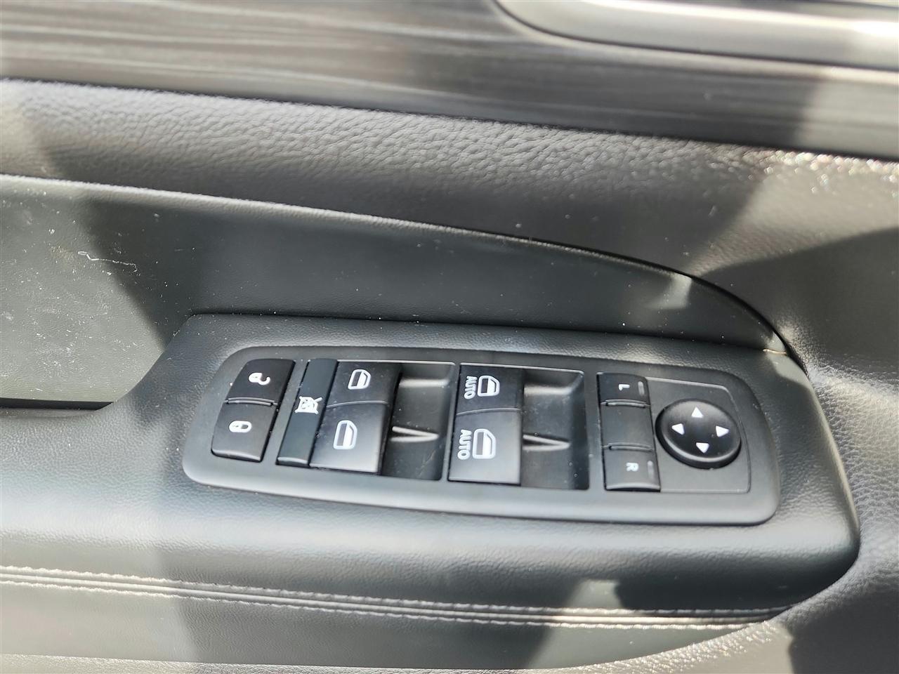 Jeep Grand Cherokee photo 22