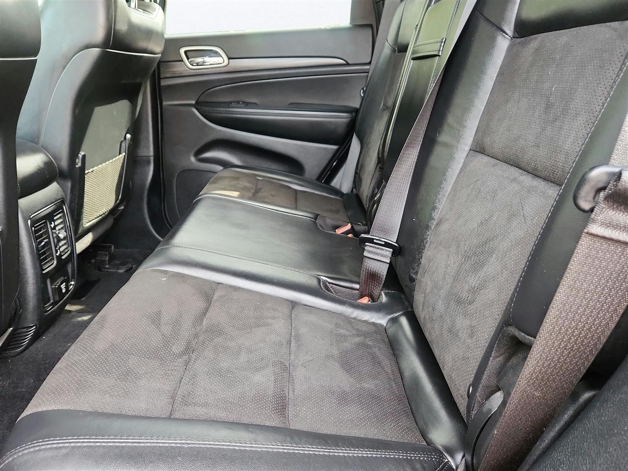 Jeep Grand Cherokee photo 24