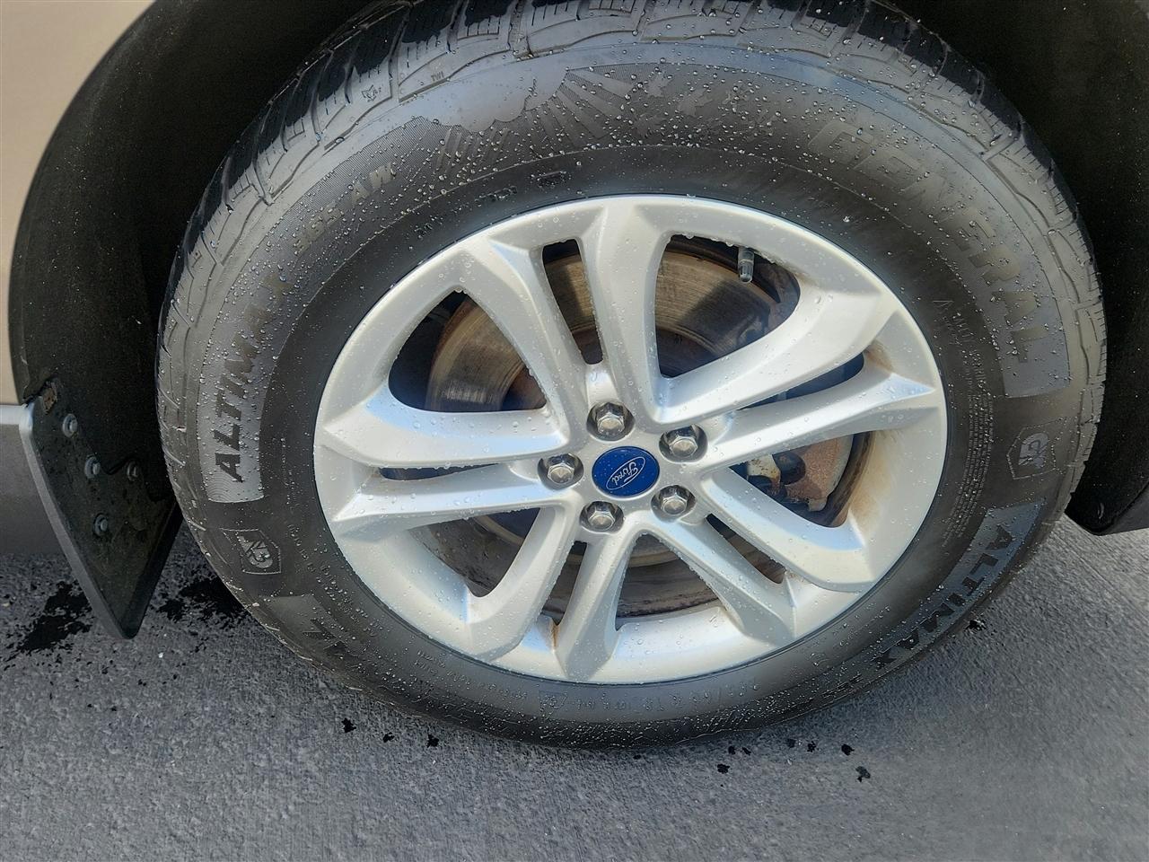Ford Edge photo 9