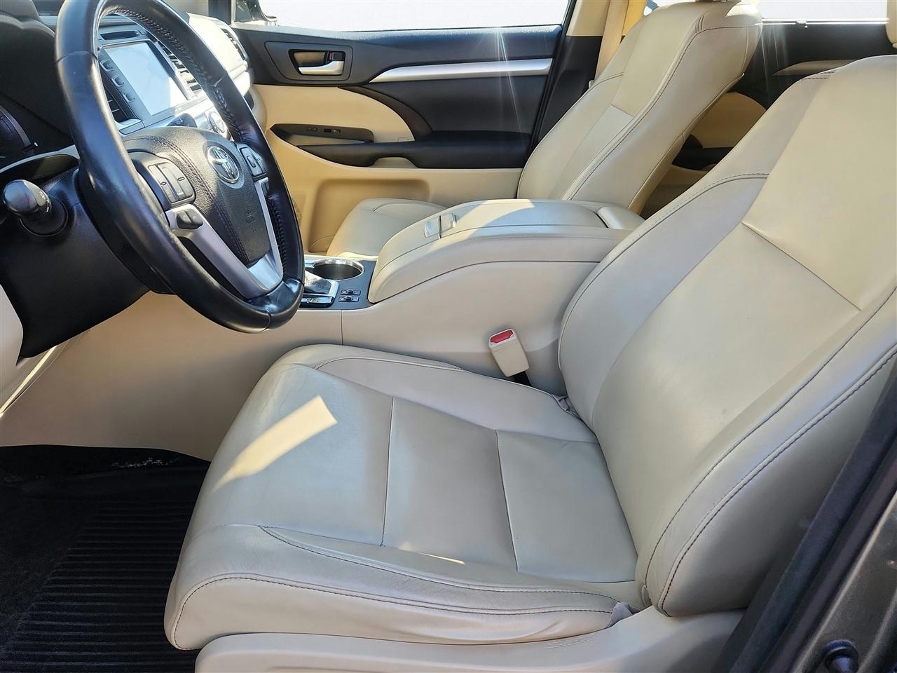 Toyota Highlander photo 14