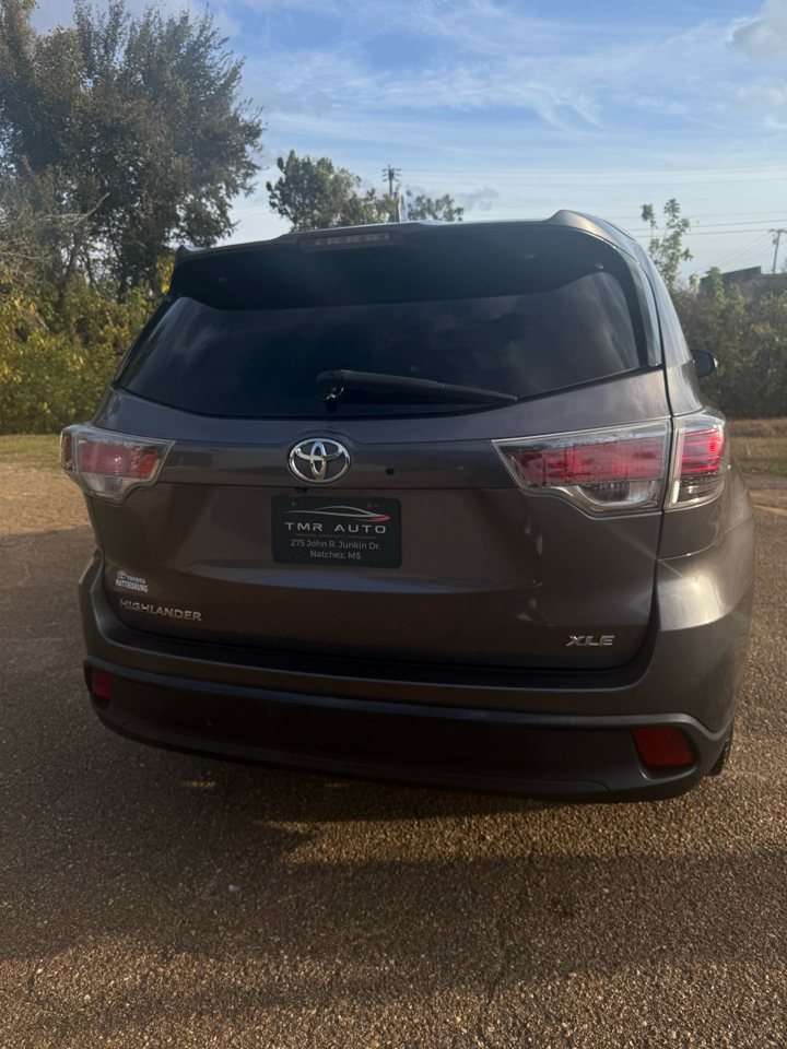 Toyota Highlander XLE FWD V6 2015