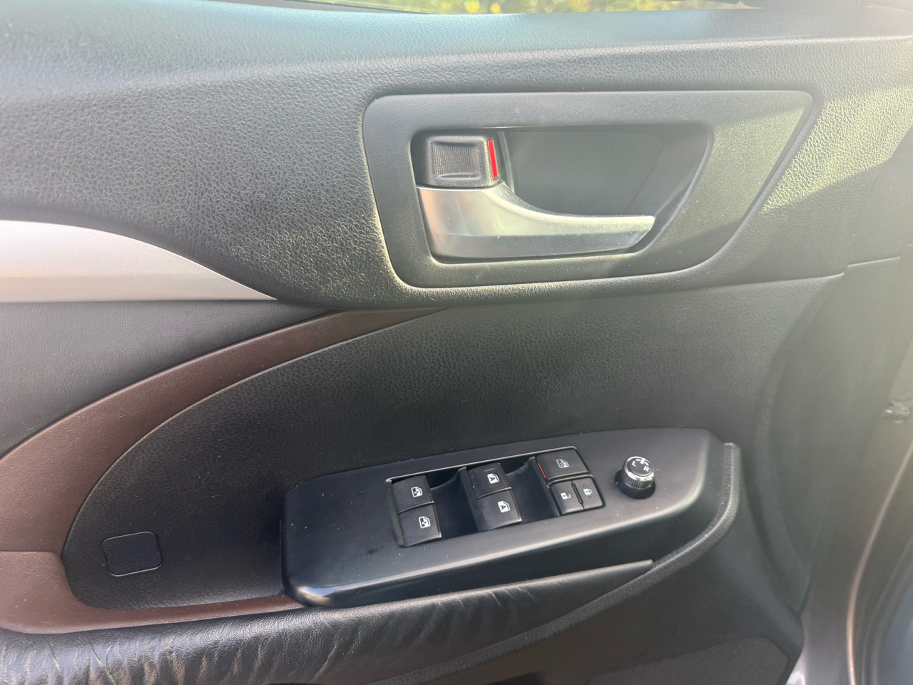 Toyota Highlander XLE FWD V6 2015