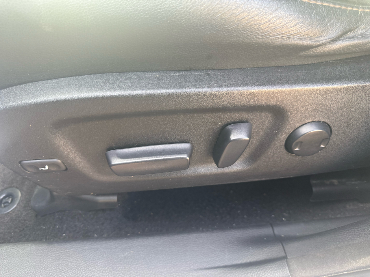 Toyota Highlander XLE FWD V6 2015