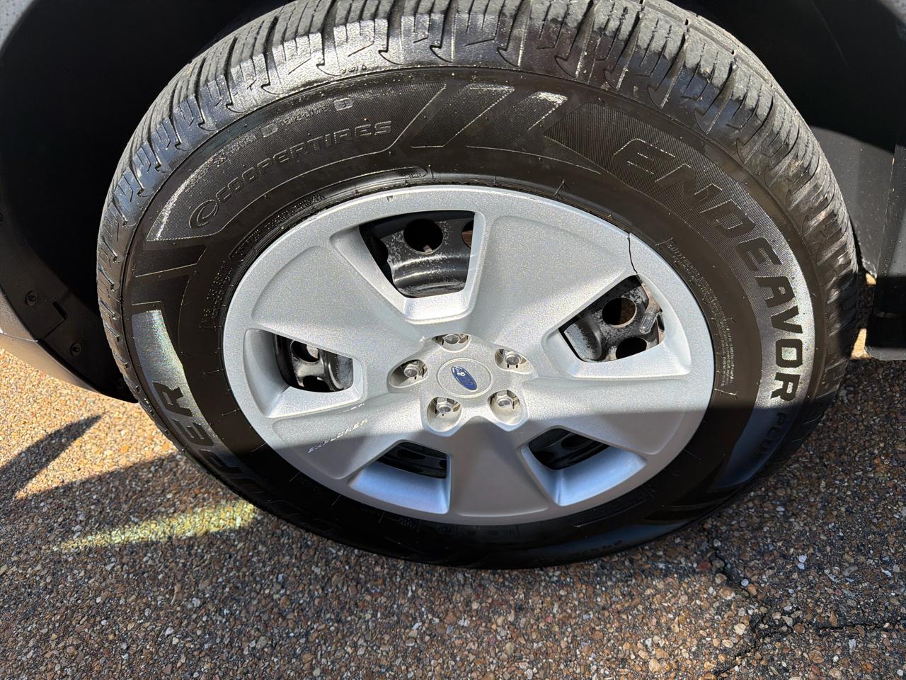 Ford Explorer Base FWD 2014