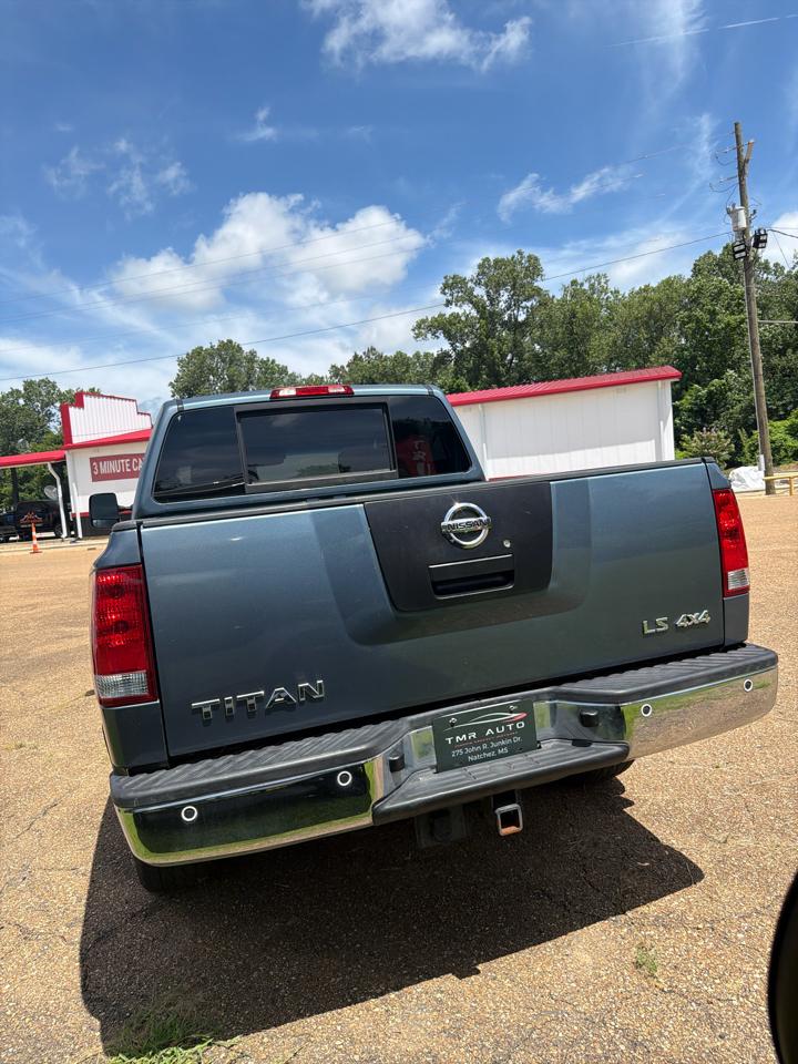 Nissan Titan SV Crew Cab 4WD 2012