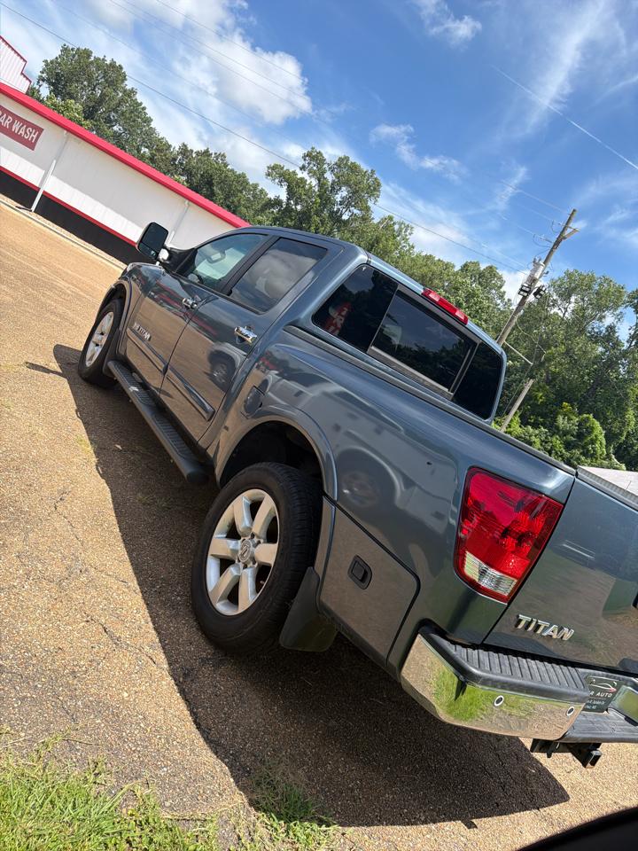 Nissan Titan SV Crew Cab 4WD 2012