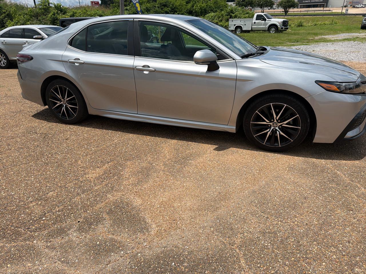 Toyota Camry SE 2022