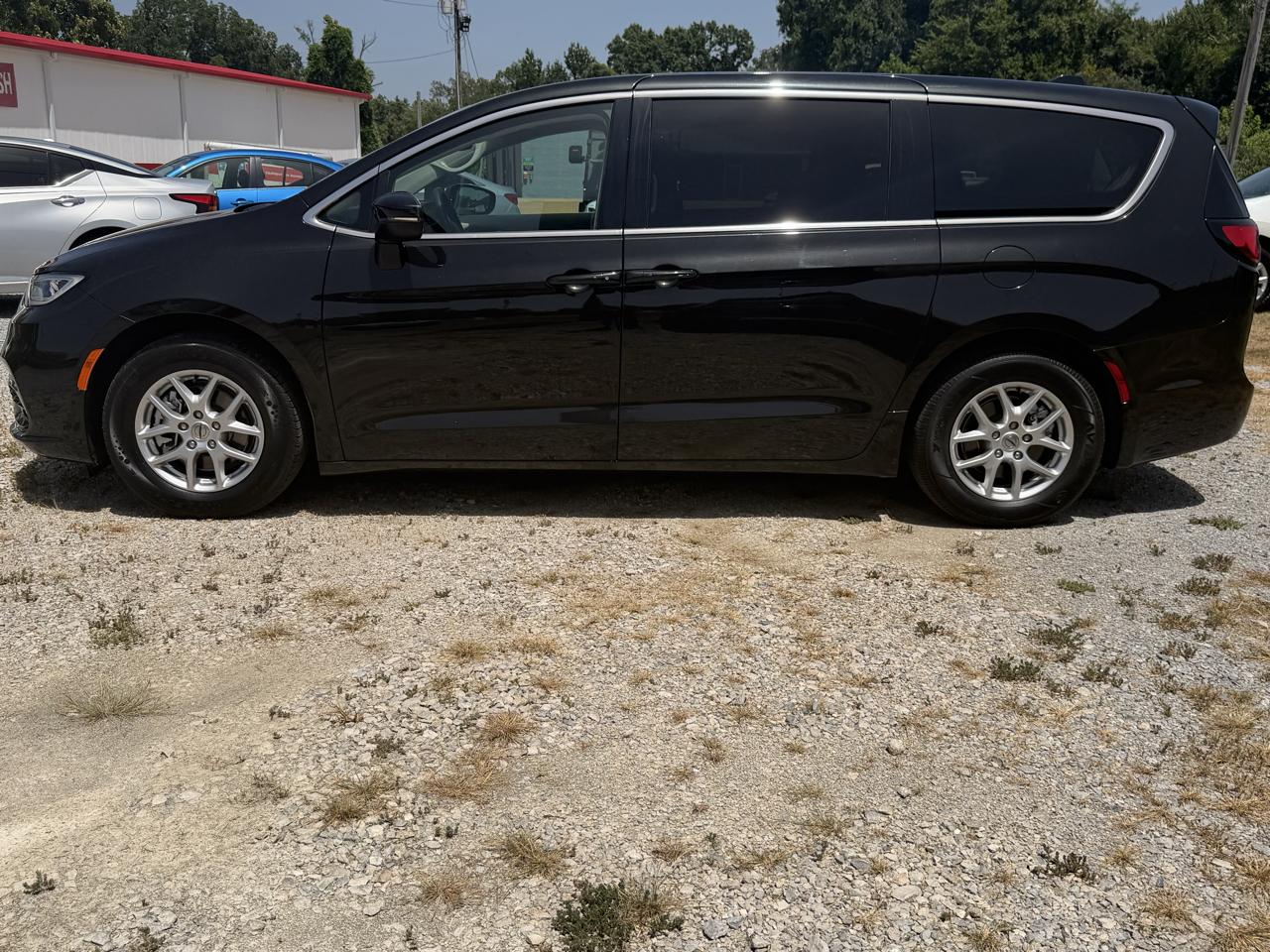 Chrysler Pacifica Touring L 2023