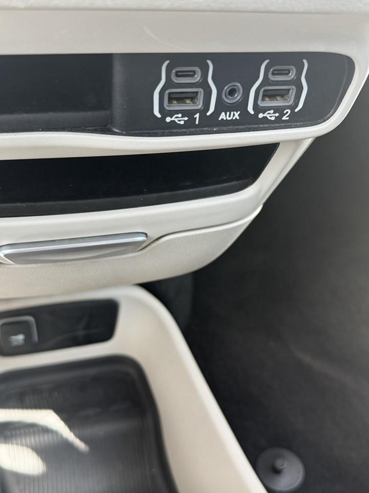 Chrysler Pacifica Touring L 2023