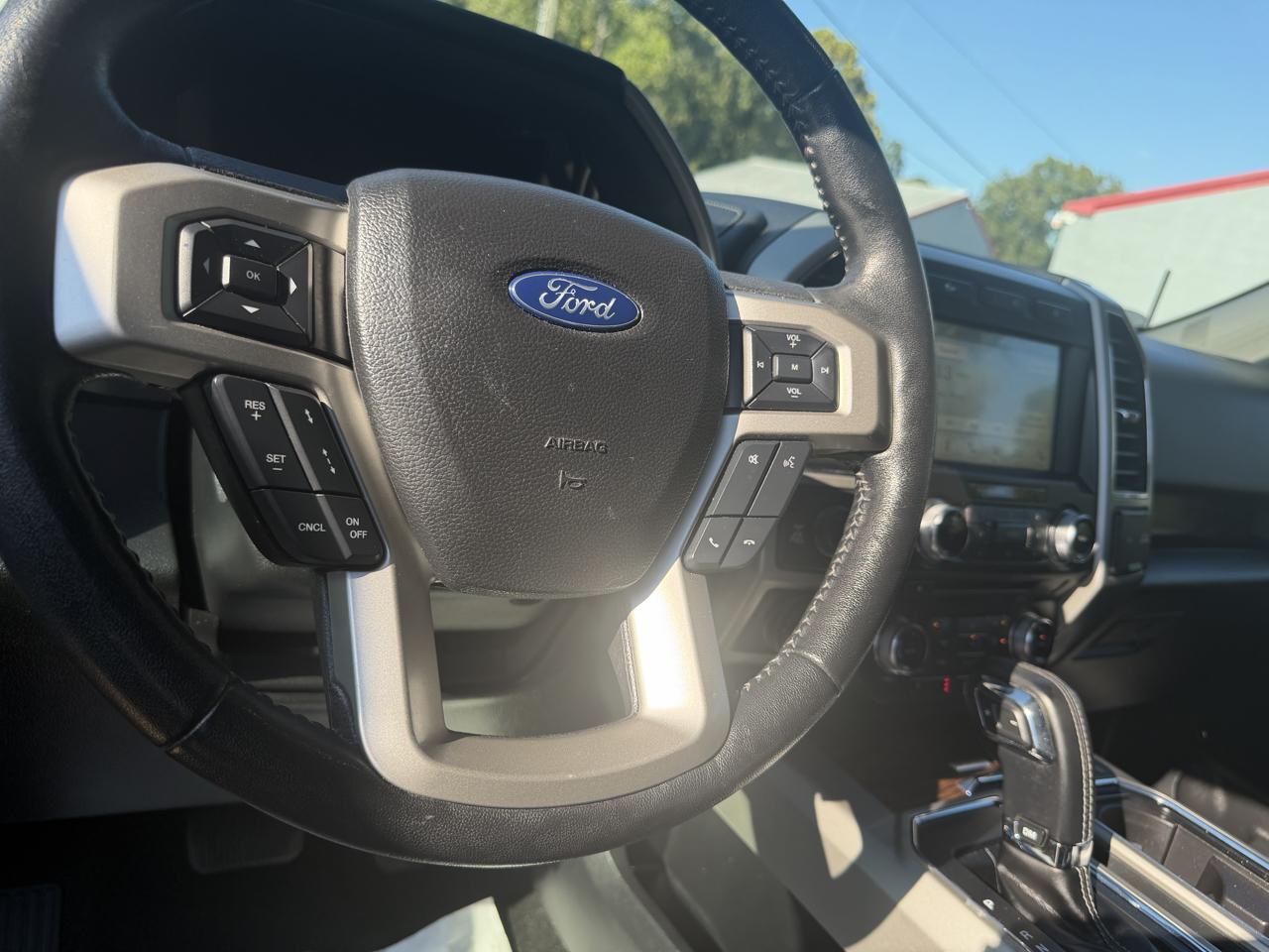 Ford F-150 SuperCrew 139" Lariat 4WD 2018
