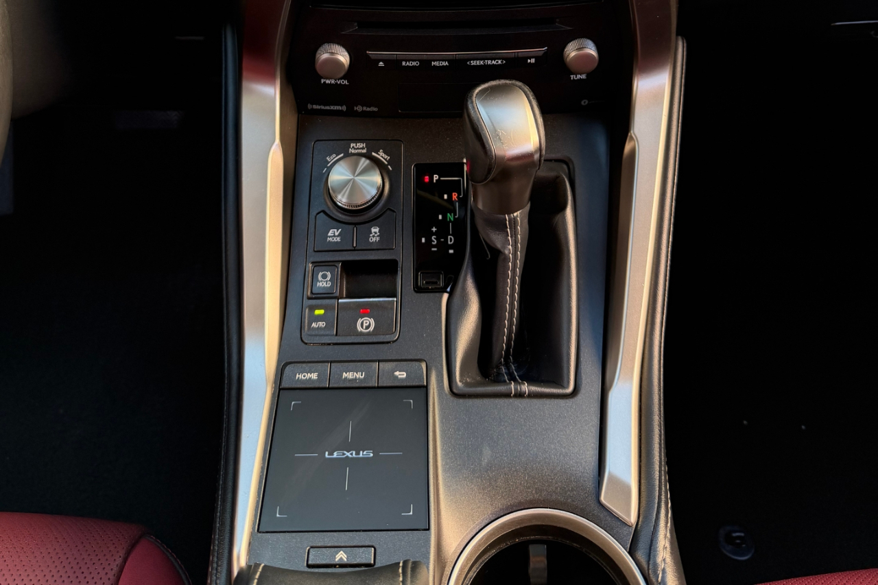 2021 Lexus NX 300h Premium photo 11