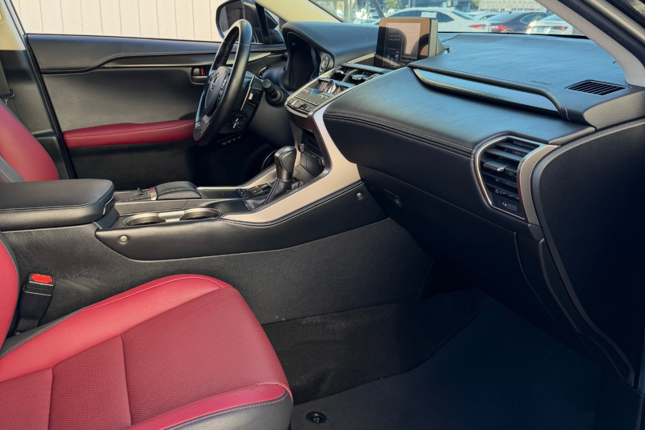 2021 Lexus NX 300h Premium photo 16