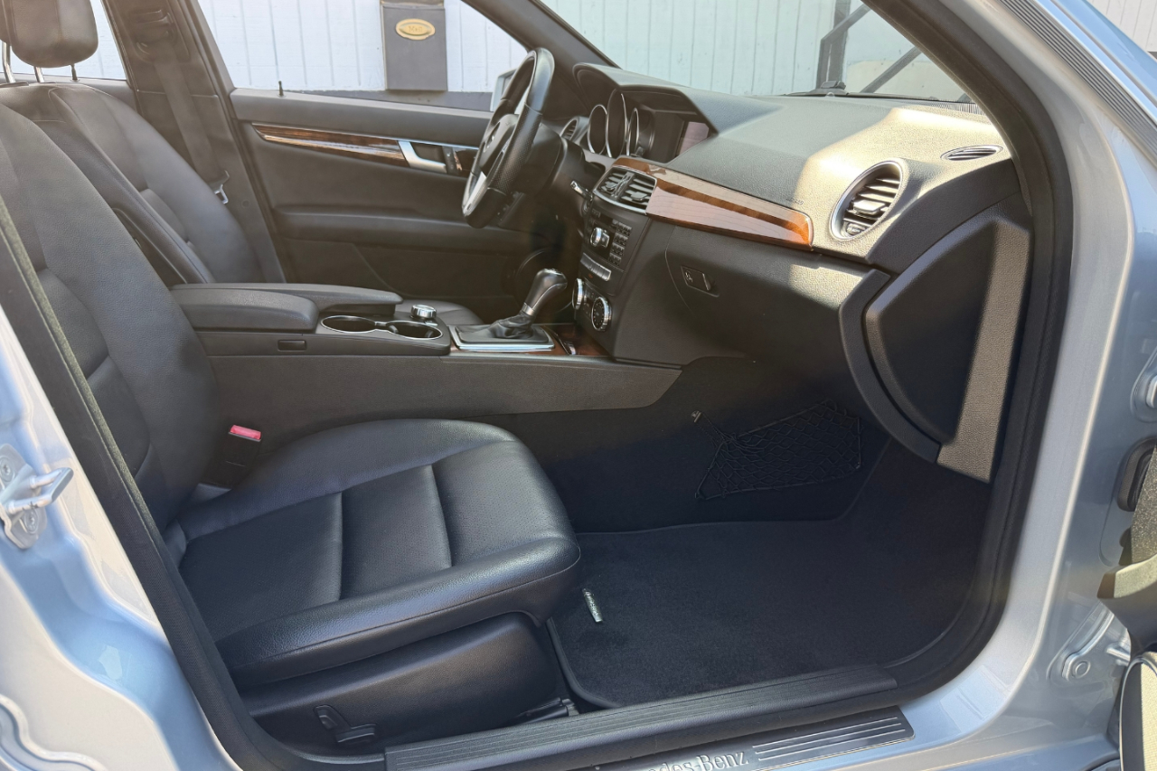 Mercedes-Benz C-Class C250 Luxury Sedan 2014 Mercedes-Benz C-Class C250 Luxury Sedan 2014